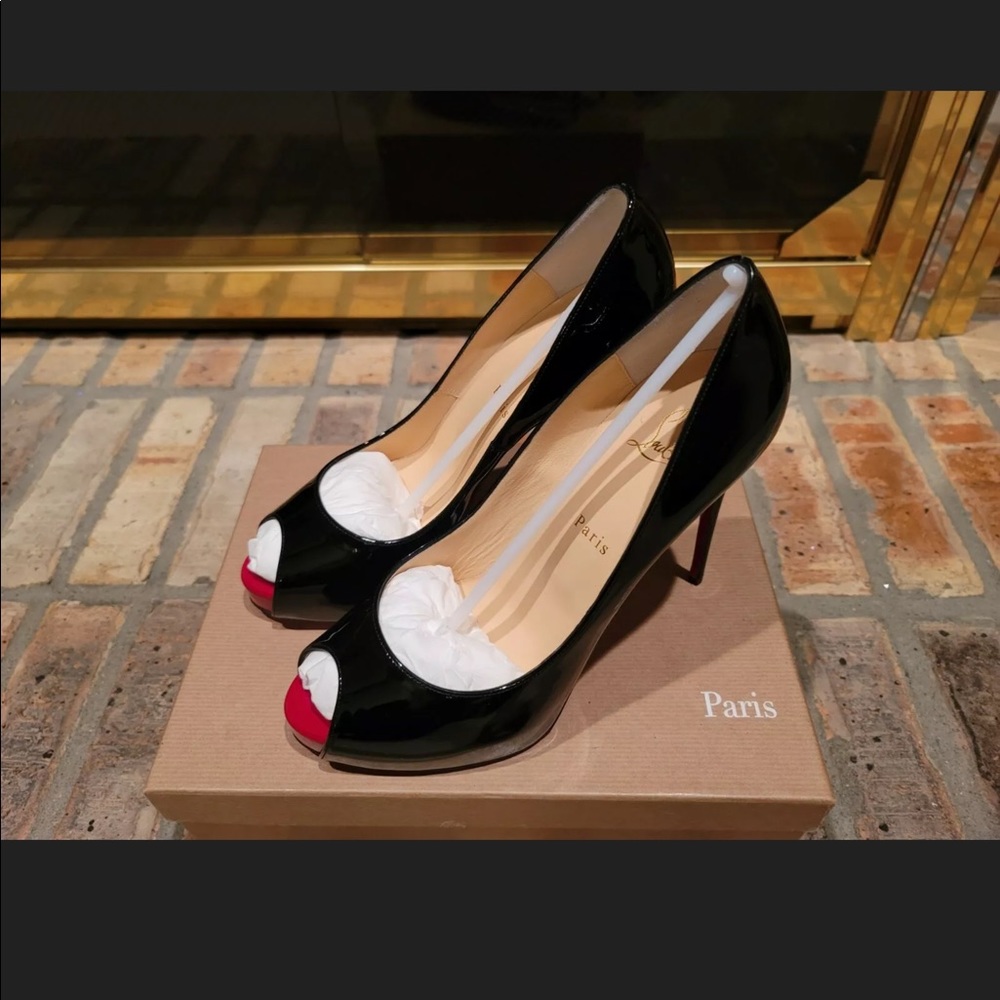 Christian Louboutin Red Toe Heels/Pumps